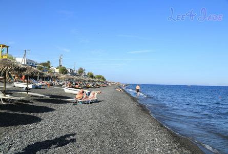 卡马利黑沙滩Kamari Beach