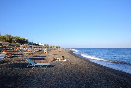 卡马利黑沙滩Kamari Beach