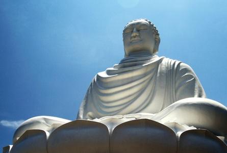 龙山寺(     )Long Son Pagoda