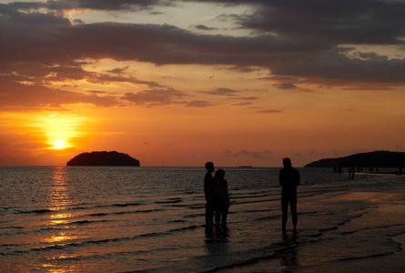 丹绒亚路海滩Tanjung Aru Beach