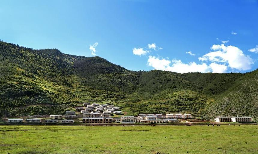 高山别庄香格里拉精品酒店全景 白天.jpg
